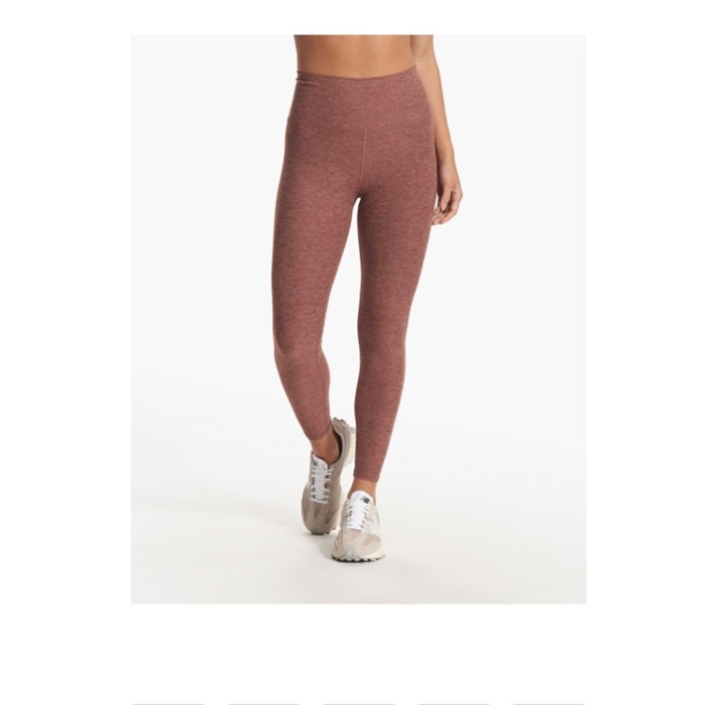 Vuori clean elevation legging. Hazelnut heather. Size small short.